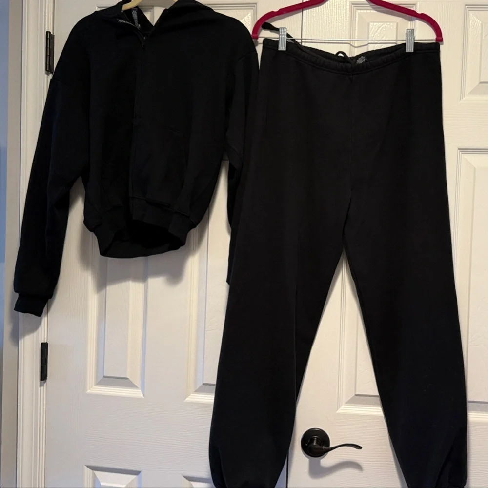 SKIMS Black Jogger and Zip Up Hoodie Matching Set - Picture 1 of 7